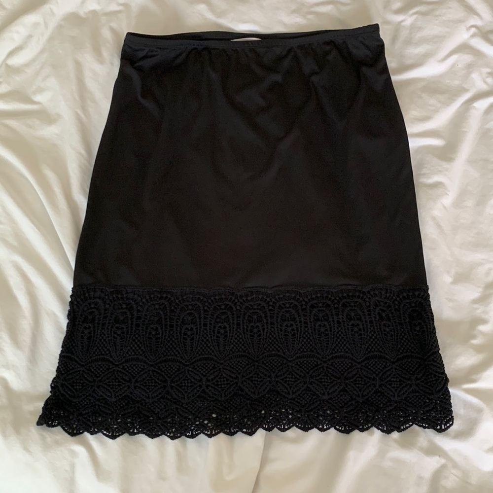 Black skirt extender